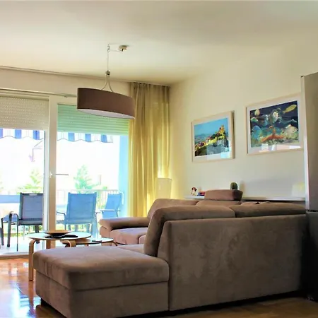 Adris - Private Parking Apartmán *