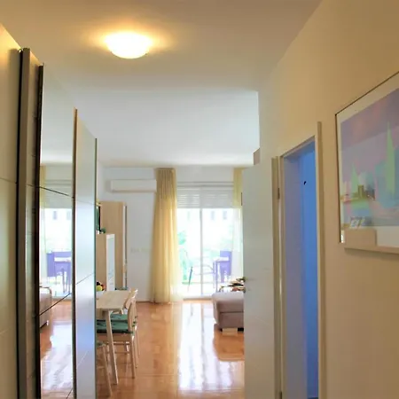 Adris - Private Parking * Задар