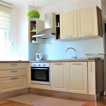 Adris - Private Parking *