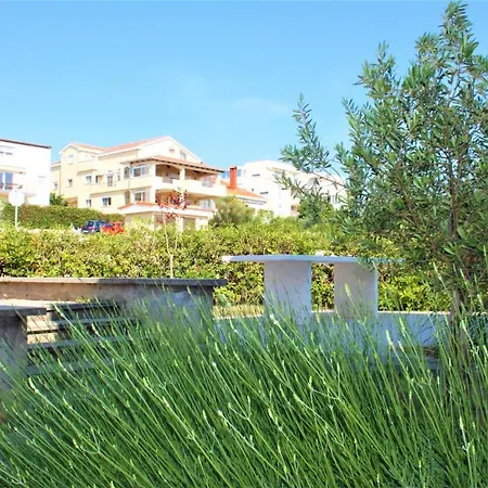 Adris - Private Parking *