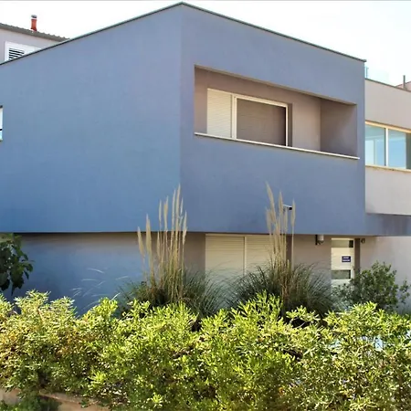 Adris - Private Parking * Ζαντάρ