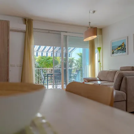 Adris - Private Parking * Ζαντάρ