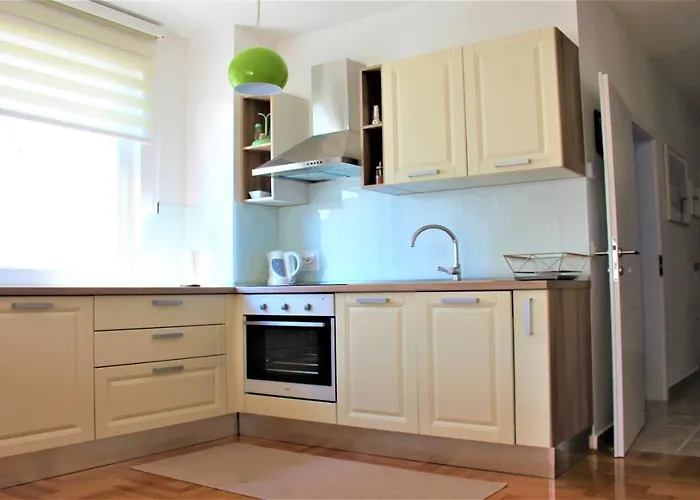 Adris - Private Parking *